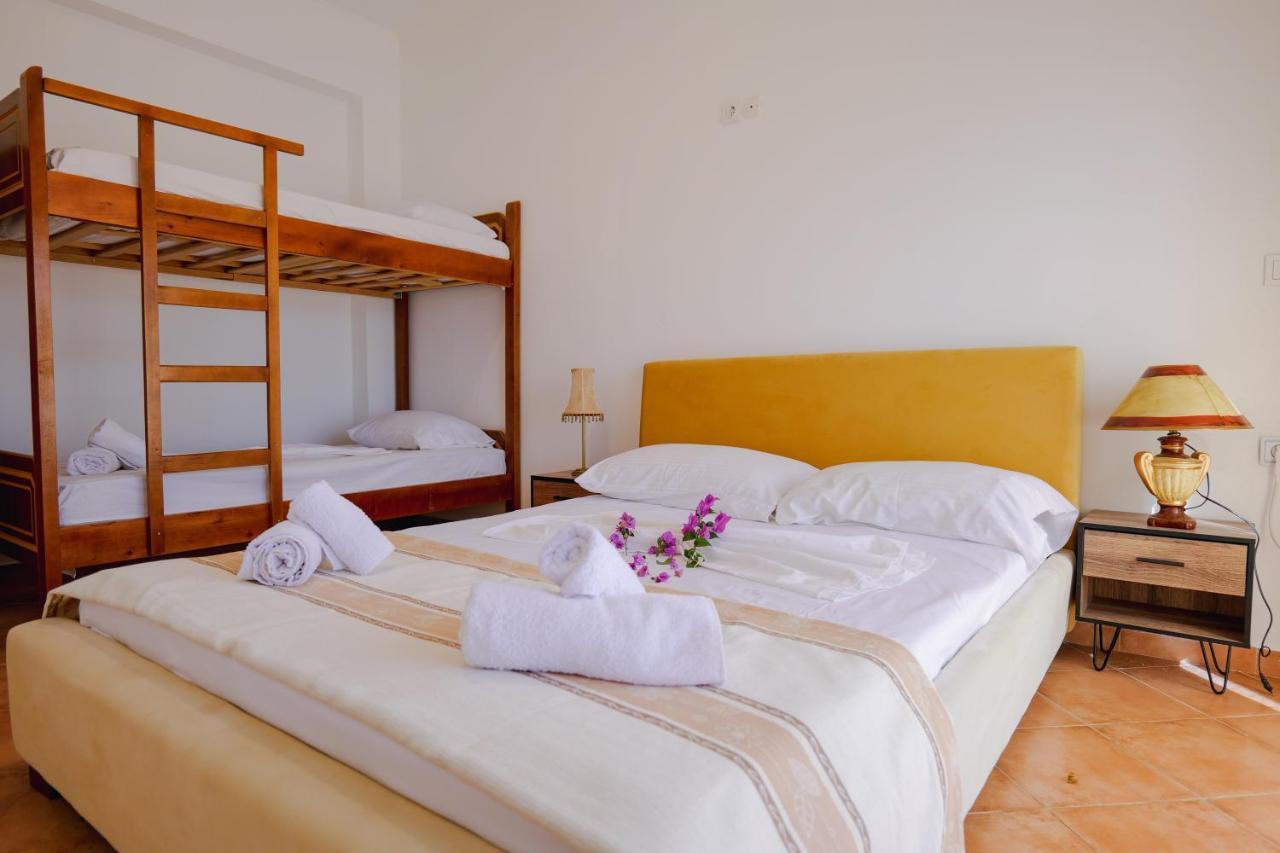 Hotel Leon Sarande Bagian luar foto
