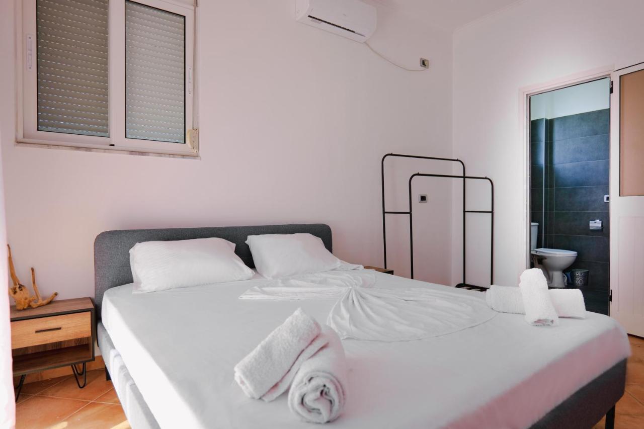 Hotel Leon Sarande Bagian luar foto