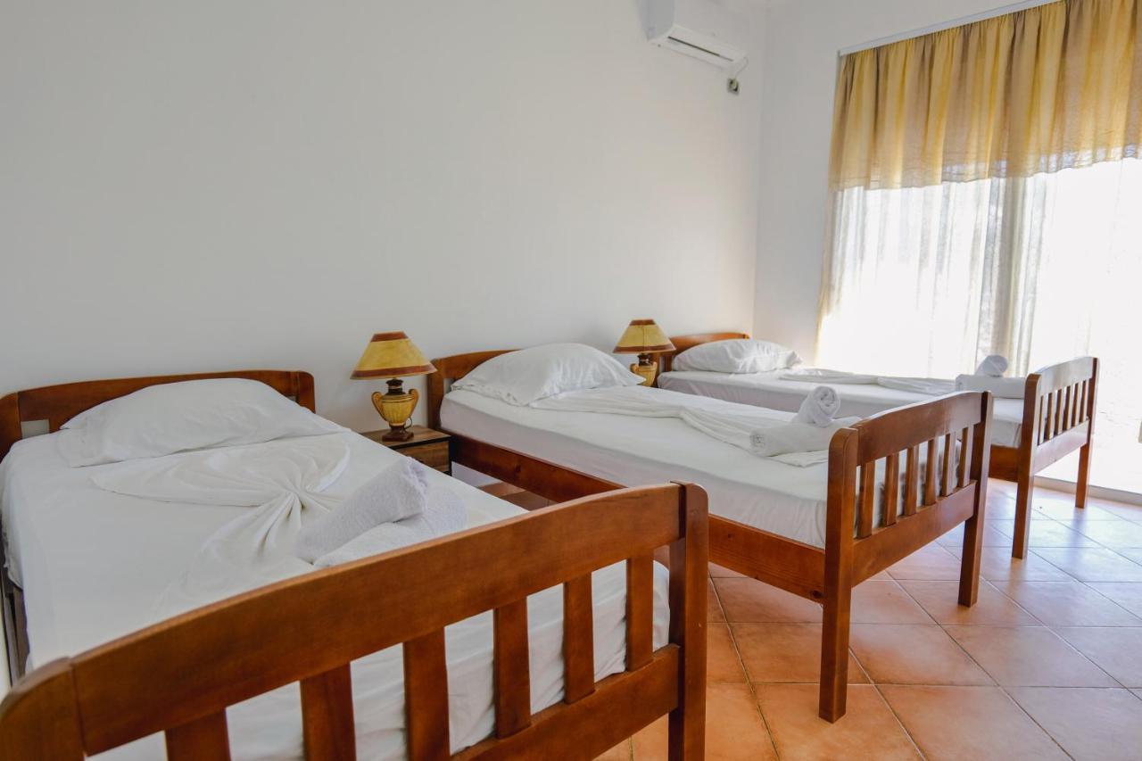 Hotel Leon Sarande Bagian luar foto