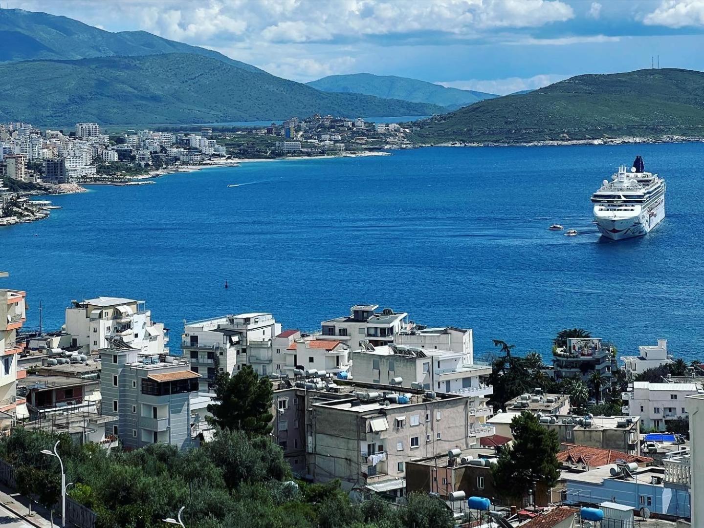 Hotel Leon Sarande Bagian luar foto