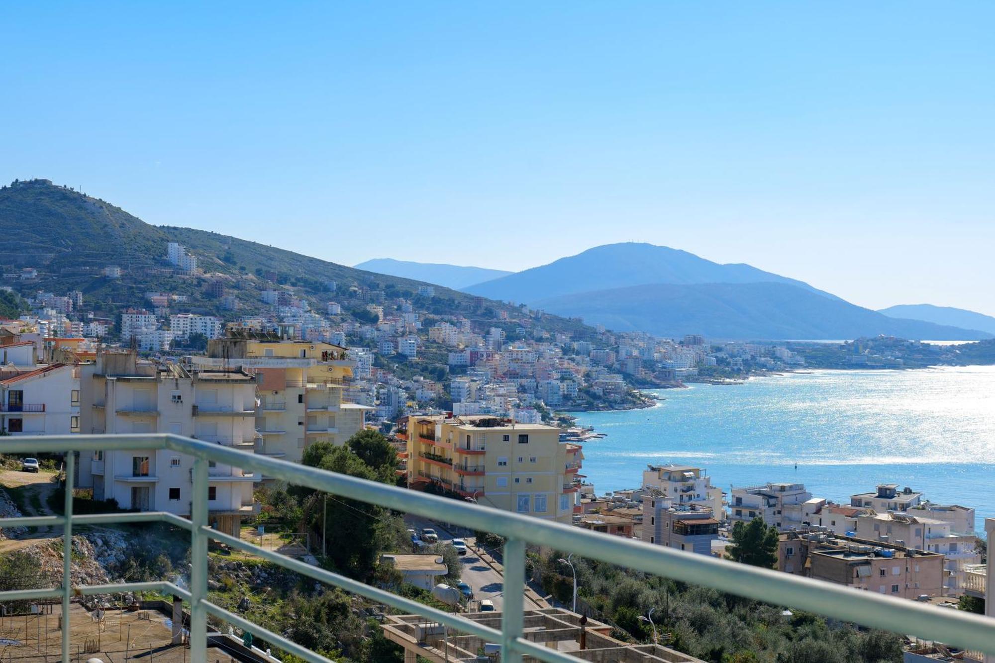 Hotel Leon Sarande Bagian luar foto